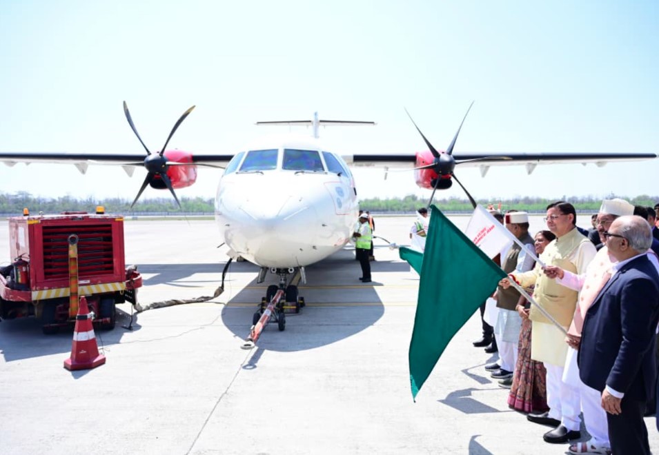 मुख्यमंत्री धामी ने देहरादून-पिथौरागढ़-देहरादून विमान सेवा का किया शुभारंभ