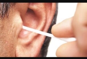 कान साफ करने के लिए ईयरबड्स का इस्तेमाल हो सकता है खतरनाक, डॉक्टरों ने दी चेतावनी