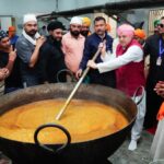 श्रीमहंत देवेन्द्र दास जी महाराज ने संगत के साथ दी लंगर सेवा