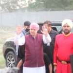 94 फीट ऊंचे नए ध्वजदण्ड को उठाकर श्री दरबार साहिब पहुंची संगतें