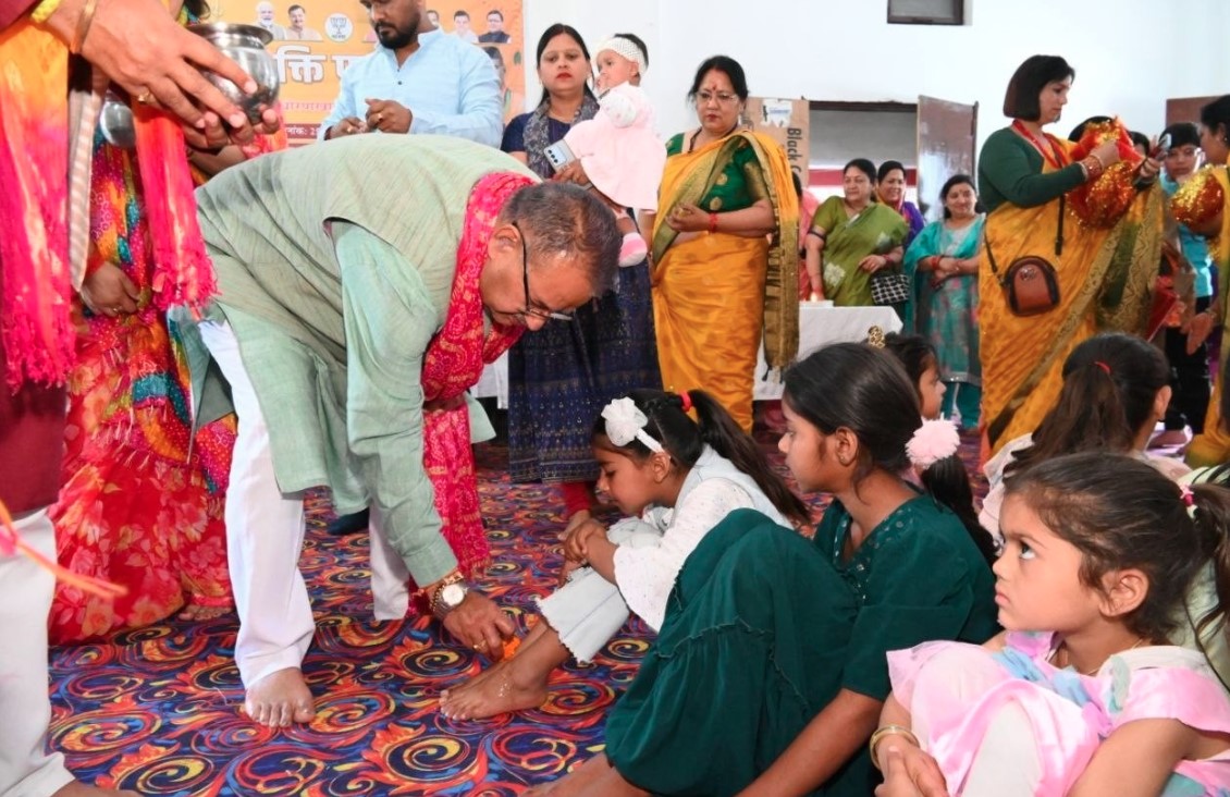 कैबिनेट मंत्री गणेश जोशी ने चिड़ोंवाली शिव मंदिर में किया कन्या पूजन