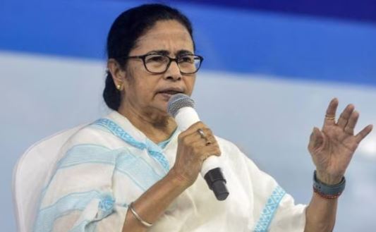 लोगों के मतदान का अधिकार छीनने की कोशिश कर रही केंद्र सरकार- ममता बनर्जी
