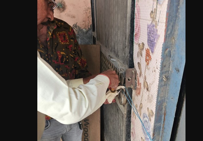 अवैध निर्माणों पर एमडीडीए की सख्त कार्रवाई, दो व्यावसायिक निर्माण सील