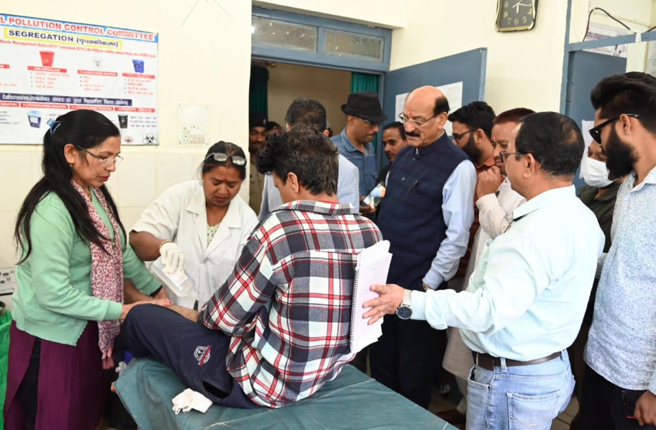 स्वास्थ्य मंत्री सुबोध उनियाल ने सामुदायिक स्वास्थ्य केंद्र नंदगांव का किया औचक निरीक्षण