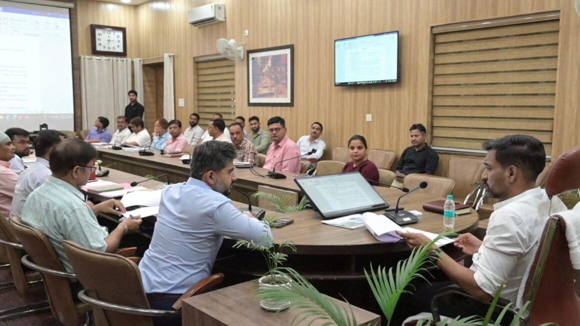 गंगा संरक्षण और स्वच्छता अभियानों में किसी भी प्रकार की लापरवाही बर्दाश्त नहीं की जाएगी- डीएम
