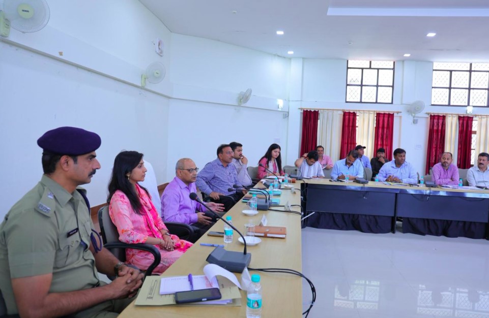 आयुक्त गढ़वाल मंडल ने अधिकारियों के साथ की समन्वय एवं परिचयात्मक बैठक