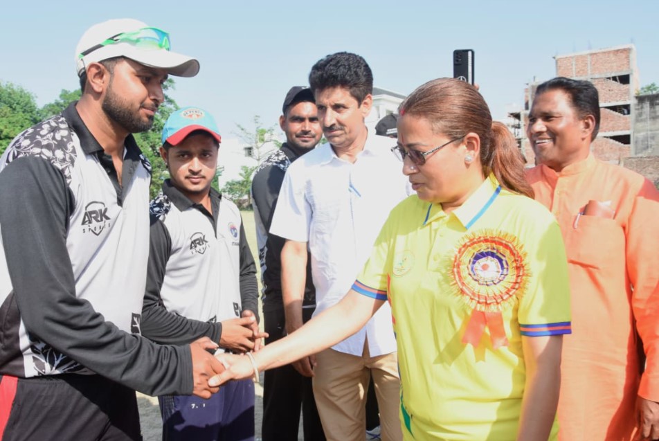 टेनिस बॉल क्रिकेट प्रतियोगिता का भव्य आगाज़