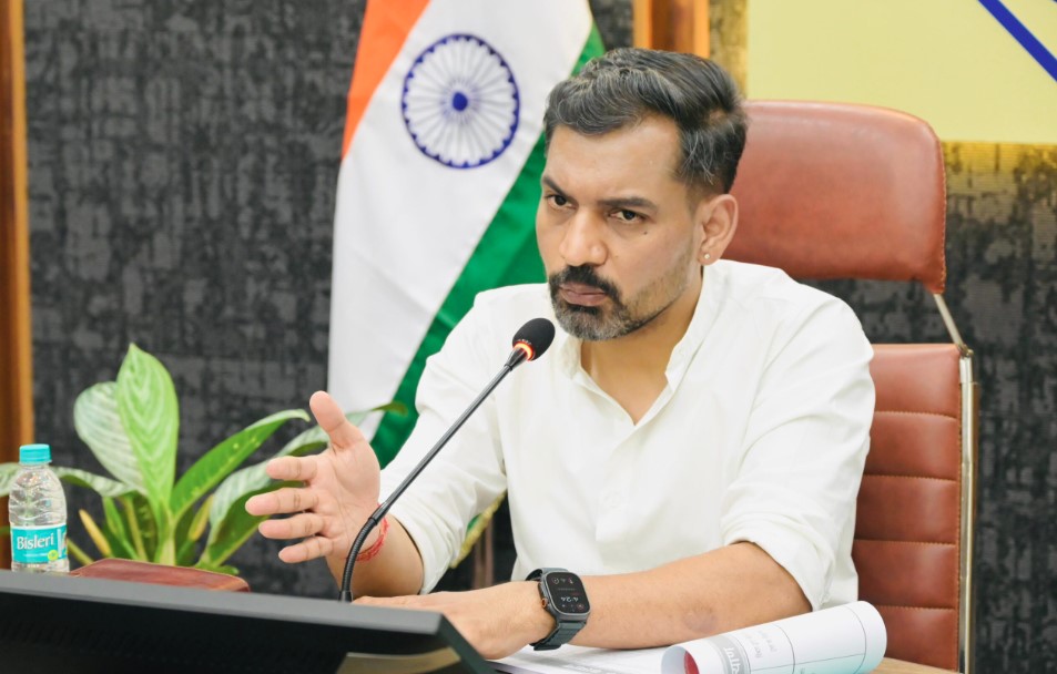 राज्य और राष्ट्रीय महत्व की परियोजनाओं में देरी नहीं होगी बर्दाश्त- डीएम चौहान