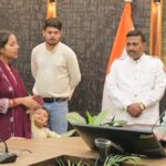 समाधान दिवस में डीएम ने सुनीं 194 जन शिकायतें, समयबद्ध निस्तारण के दिए सख्त निर्देश