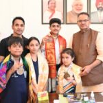 कैबिनेट मंत्री गणेश जोशी ने कराटे चैंपियनशिप के विजेताओं को किया सम्मानित