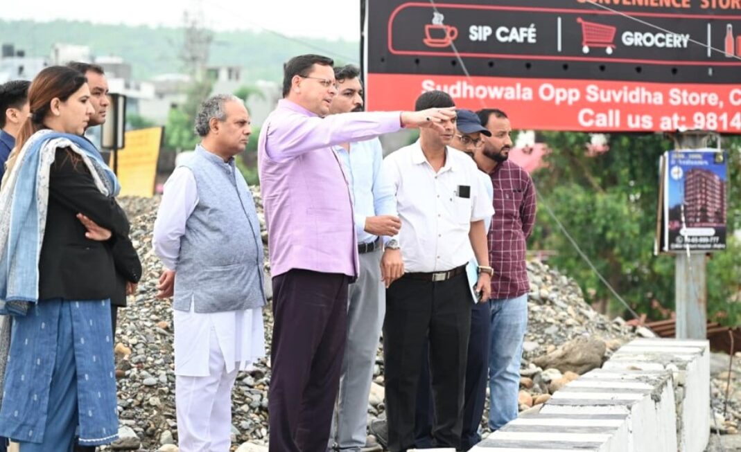 मुख्यमंत्री ने नंदा की चौकी पुल के एप्रोच रोड के पुनर्निर्माण कार्य का किया निरीक्षण