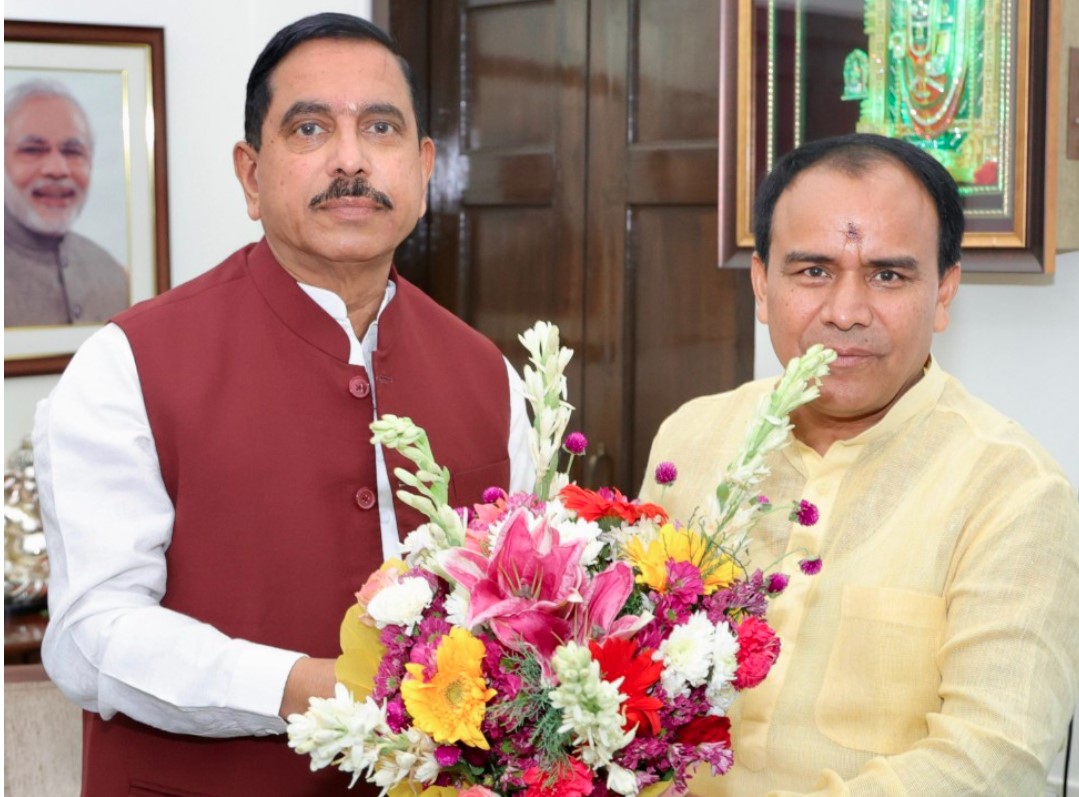 उच्च शिक्षा मंत्री डाॅ. रावत ने नवनियुक्त केन्द्रीय शिक्षा मंत्री प्रहलाद जोशी से की मुलाकात