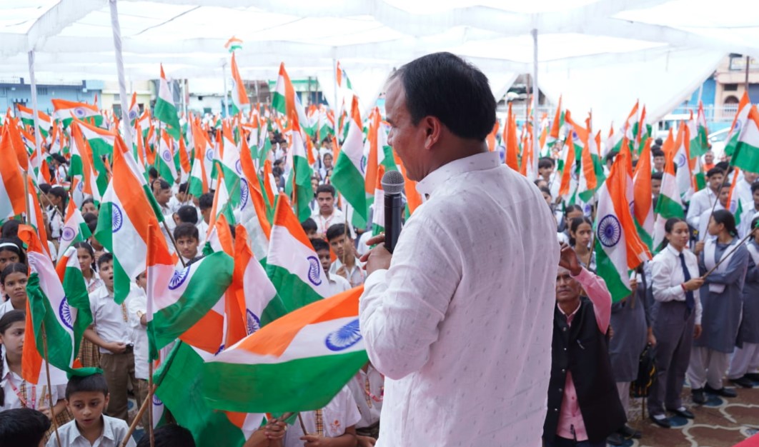 तिरंगा देश की आन, बान और शान का प्रतीक, हर घर पर लहराएं तिरंगा- डॉ. धन सिंह रावत