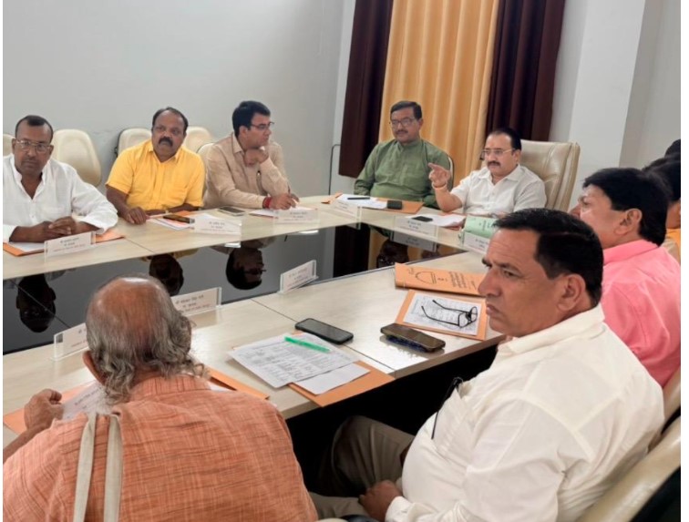शिकायती प्रकरणों पर अन्य विछड़ा वर्ग आयोग के अध्यक्ष संजय नेगी ने की सुनवाई